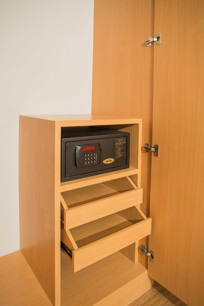Deluxe Twin Room, Balcony, City View photo 3