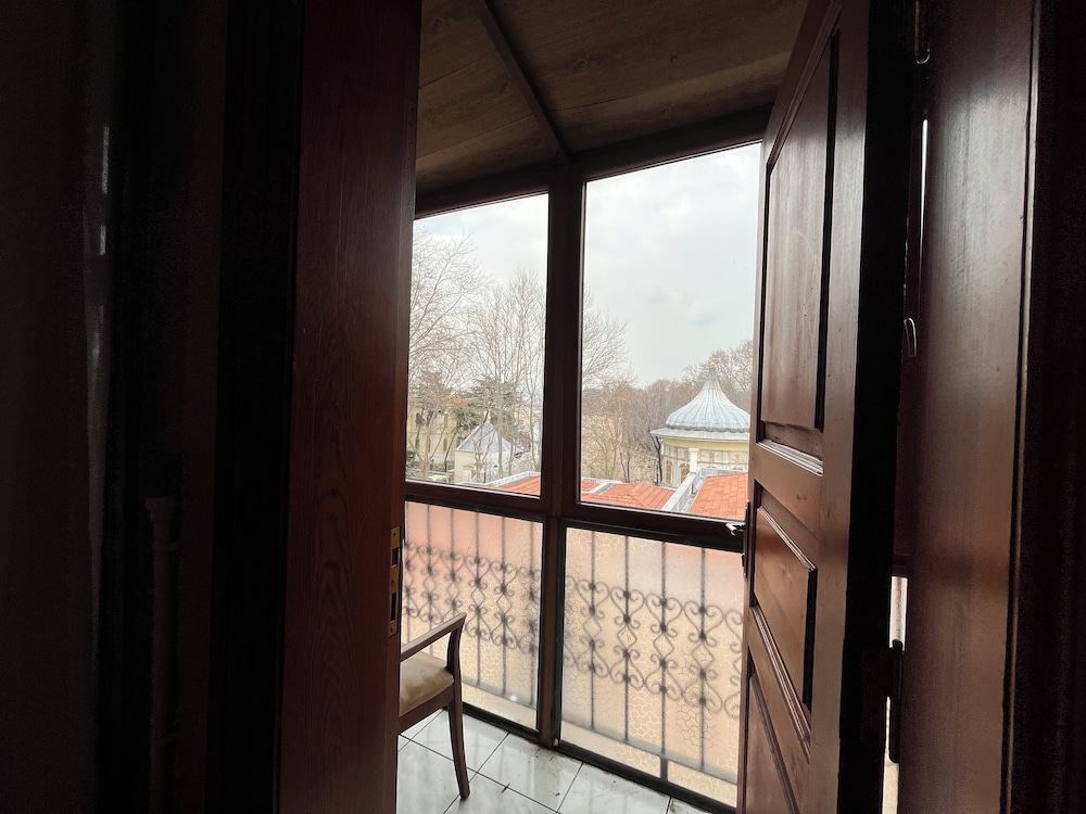 Deluxe Suite photo 2