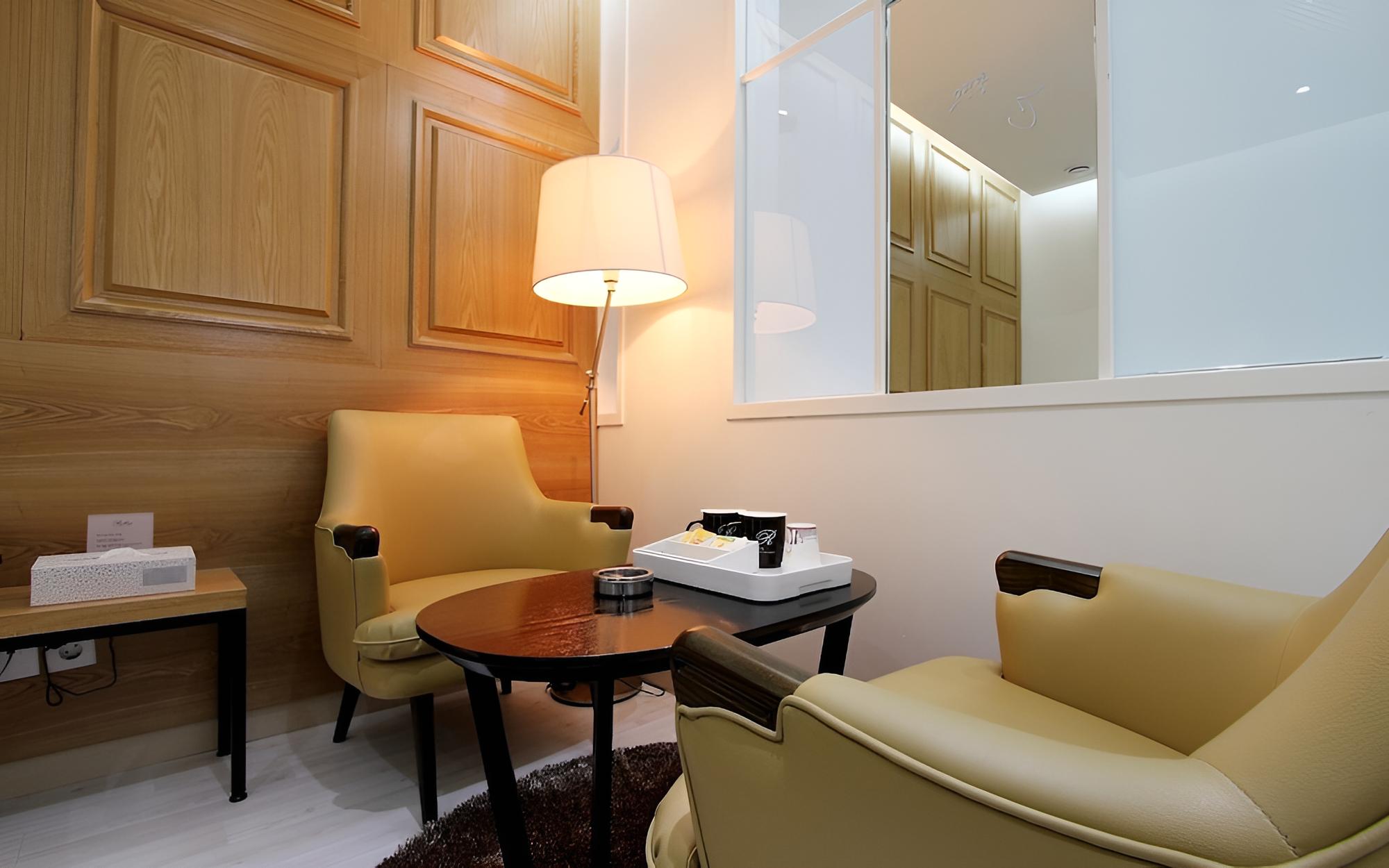Room (Standard B1) - Photo 9