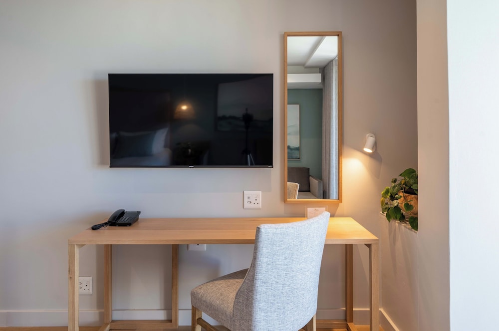 Luxury Suite - Photo 12