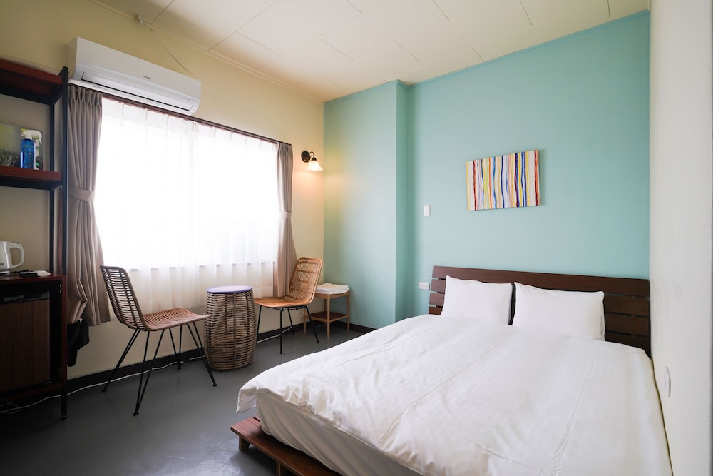 Economy Room, 1 Bedroom, Non Smoking, Refrigerator & Microwave