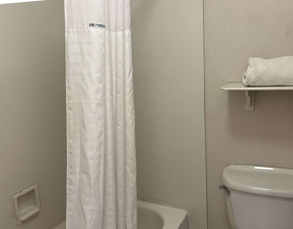 Standard Room, 1 King Bed, Accessible, Non Smoking - Photo 2