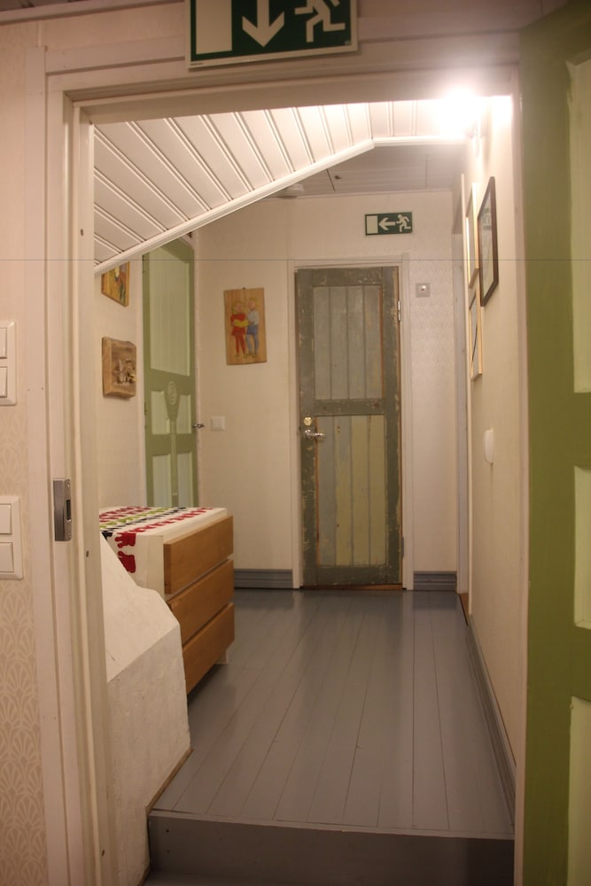 Double Room, Shared Bathroom (Vennyn Kammari) photo 2