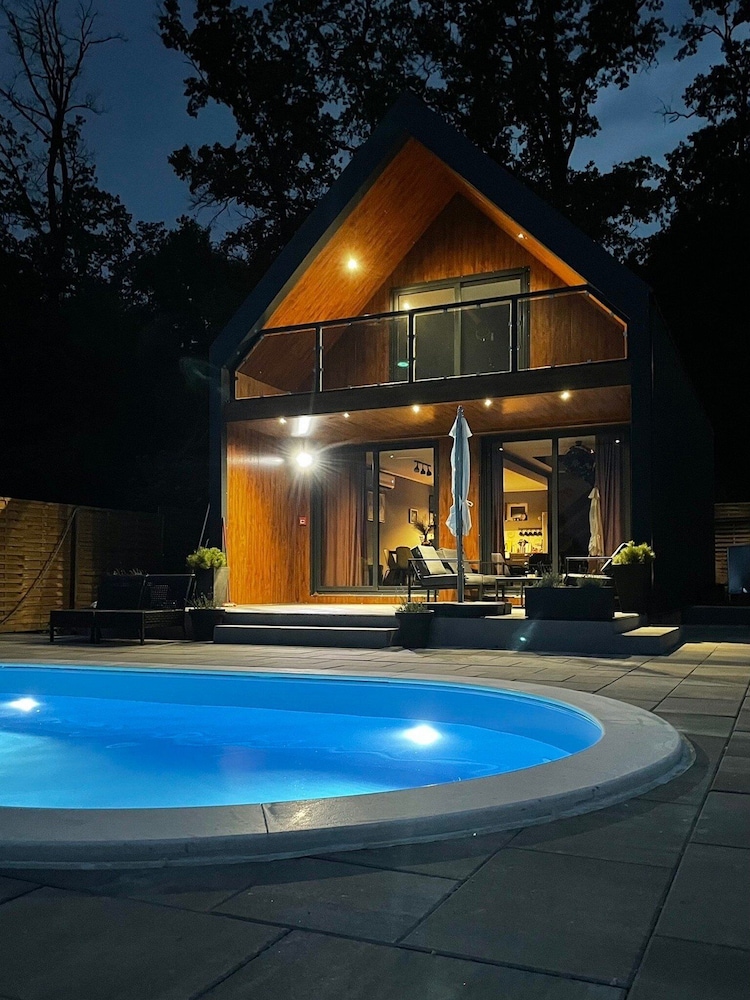House (Two Bedroom Holiday Home With Swimmin) photo 2