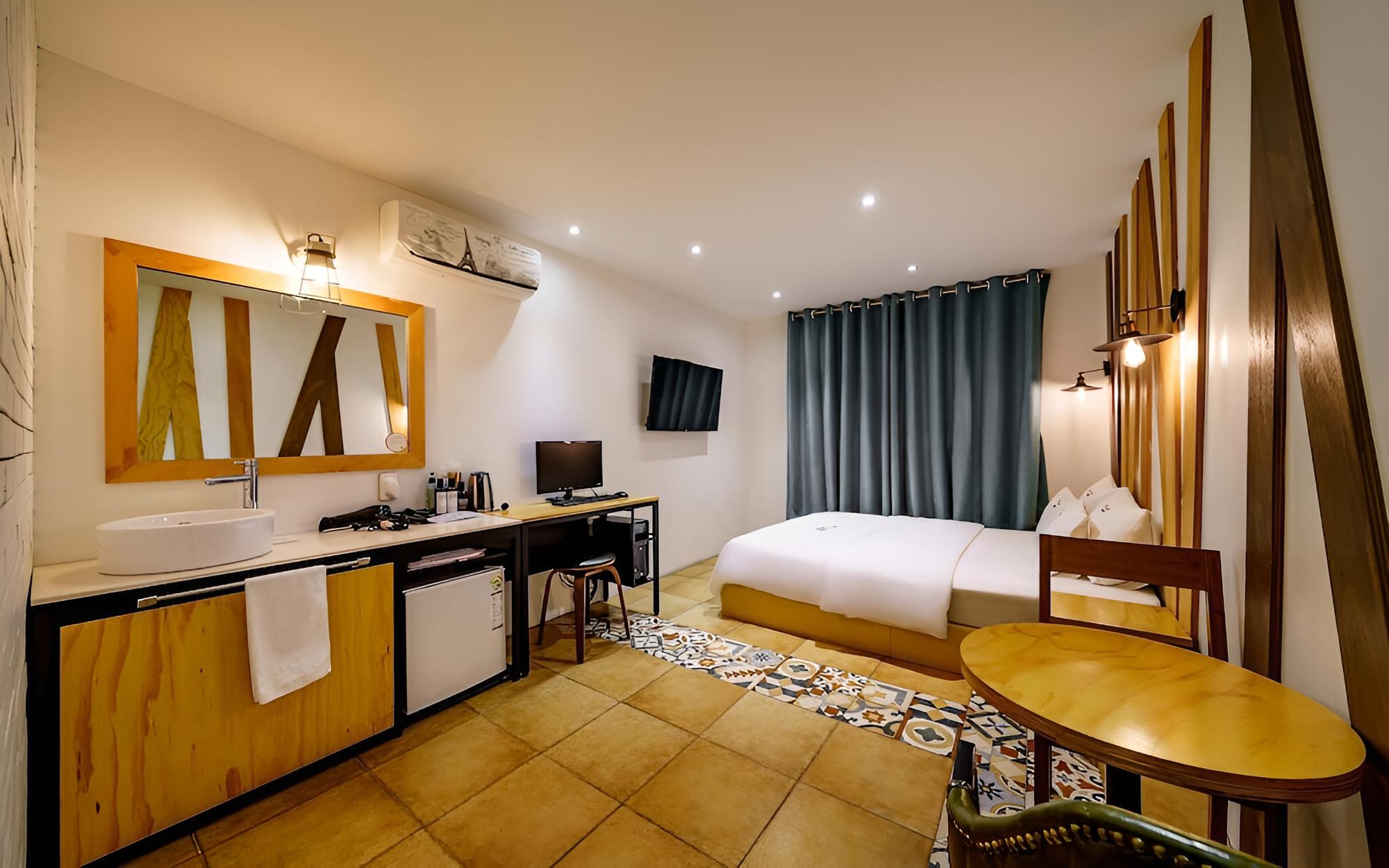 Room (Premium (Netflix YouTube air dressers) - Photo 15