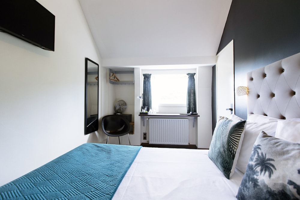 Luxury Room, 1 Double Bed, Private Bathroom (bed size: 150 cm) photo 1