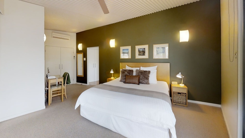 Romantic Villa, 1 King Bed, Fireplace, Mountain View (Allawah) photo 2