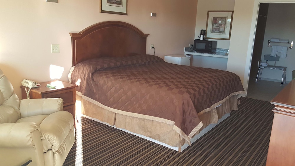 Deluxe Room, 1 King Bed, Non Smoking photo 2