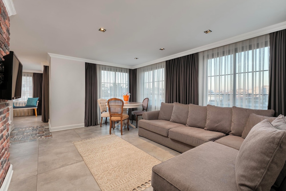 Suite, Jetted Tub