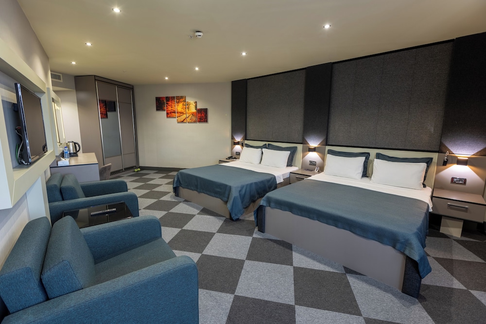 Deluxe Room, Multiple Beds, Non Smoking photo 2