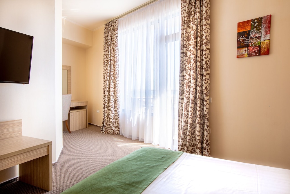 Superior Double Room, Partial Sea View - Photo 3