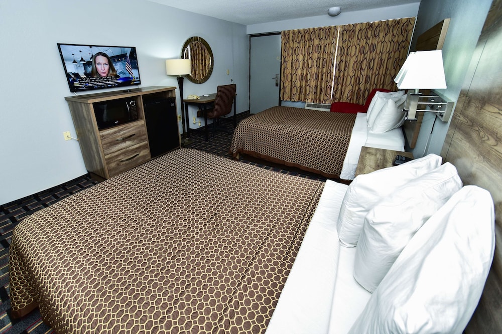 Room, 2 Double Beds, Non Smoking - Photo 7
