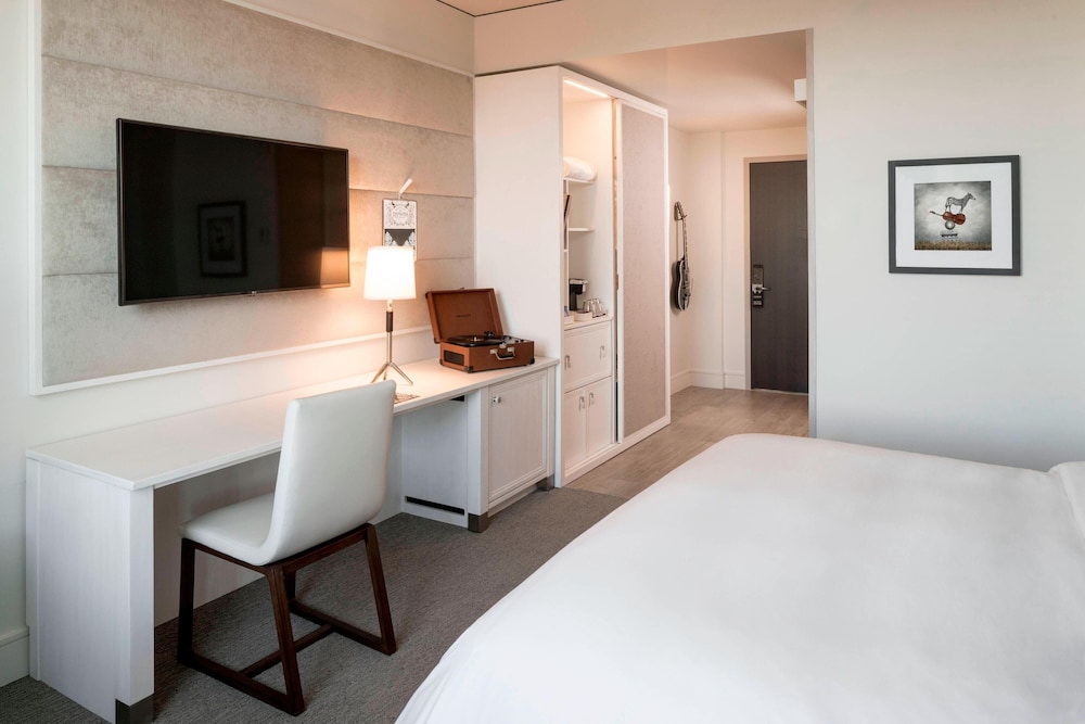 Room, 1 King Bed, Terrace photo 3