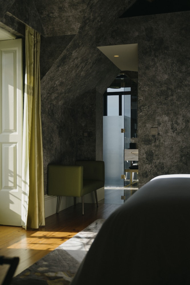 Manor House Ocean Front Suite thumbnail 5