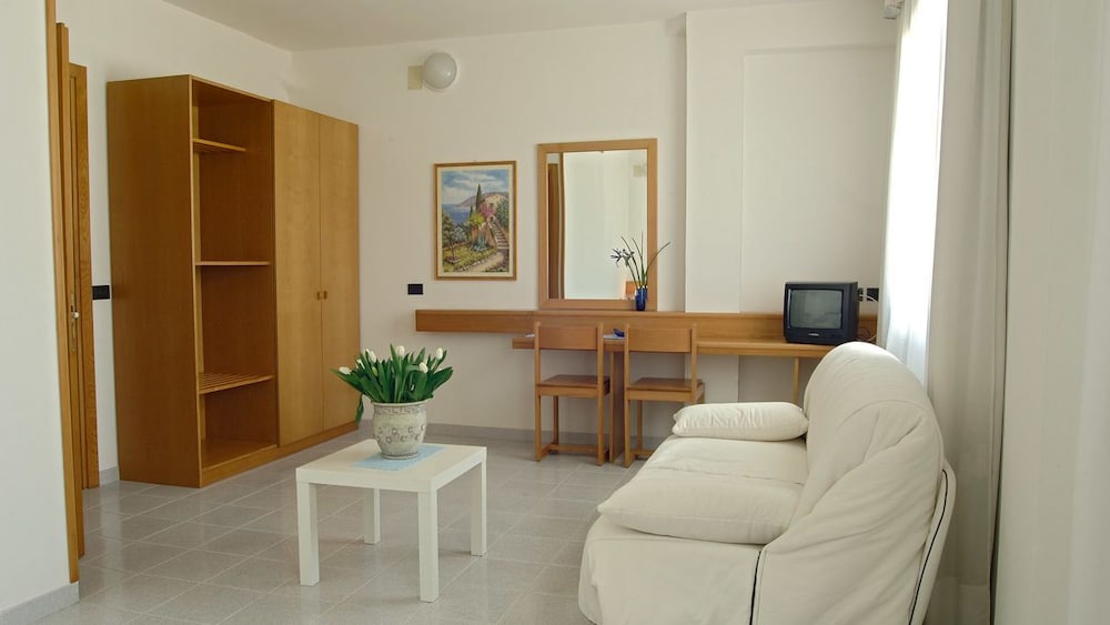 Quadruple Room - Photo 6