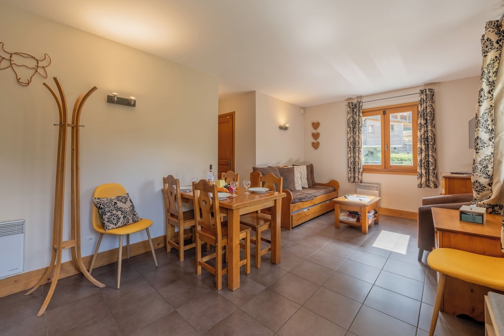 Family Apartment, Multiple Bedrooms (Vallorcine Balme 06 Ski In / Ski Out) Family Apartment, Multiple Bedrooms (Vallorcine Balme 06 Ski In / Ski Out)
