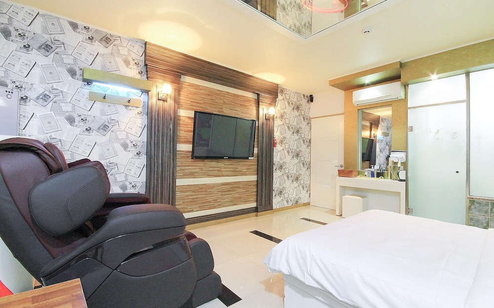 Room (Deluxe (massage chair)) - Photo 6