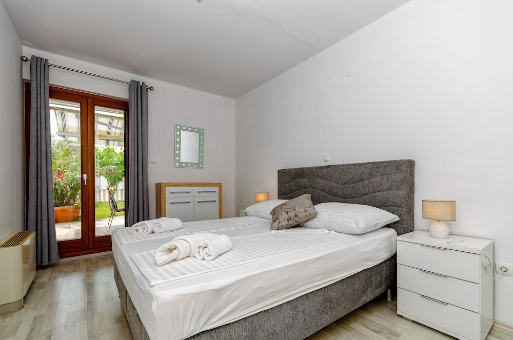 Apartment (A2)