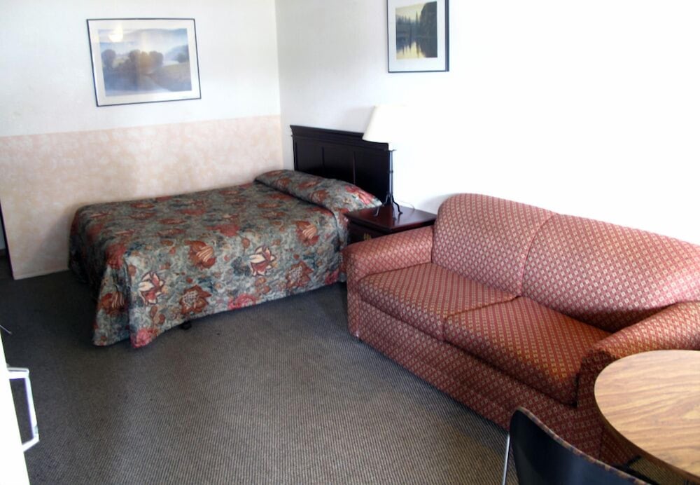 Standard Room, 1 King Bed, Non Smoking photo 2