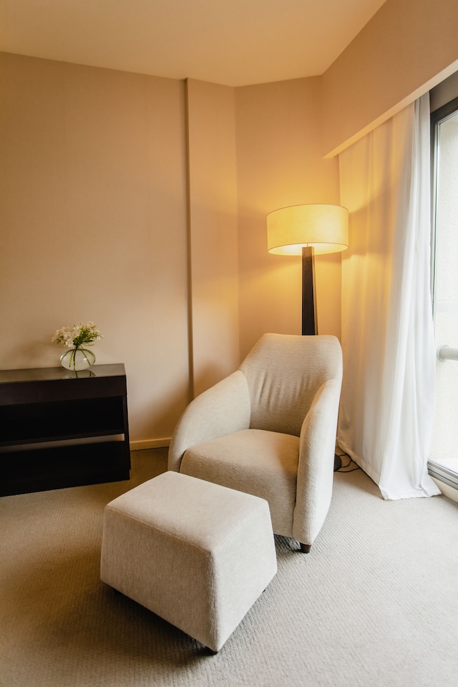 Club Suite, 1 King Bed, City View photo 3