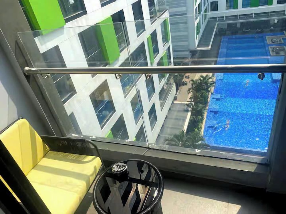 Premier Suite, 2 Bedrooms, Club Lounge Access, Pool View photo 2
