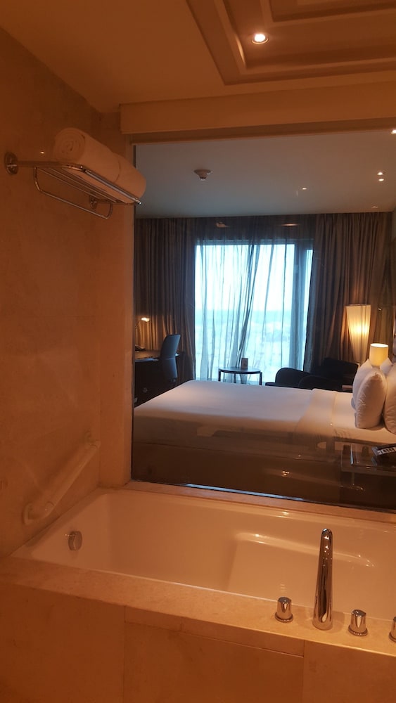 Premium Room - Photo 7