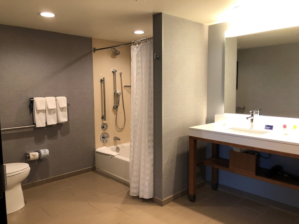 Room, Multiple Beds, Accessible, Bathtub - Photo 3