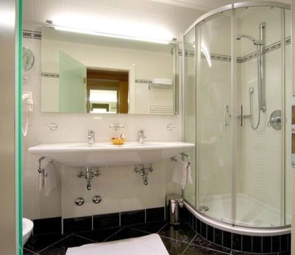 Junior Suite, Non Smoking - Photo 2