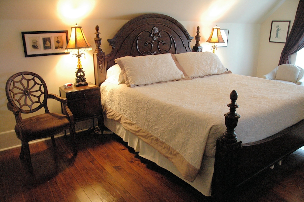 Margaret May Suite, 1 King Bed, Private Bathroom, Upstairs photo 1