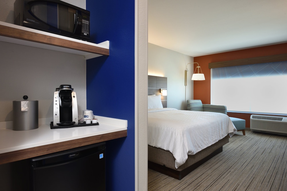 Standard Room, 1 King Bed, Accessible Bathtub (Communications, Accessible Tub) - Photo 1