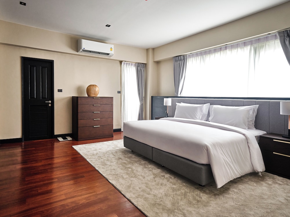 Deluxe Studio Suite, 3 Bedrooms photo 2