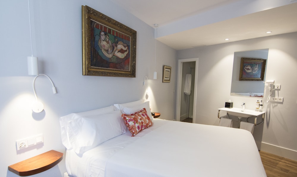 Double or Twin Room - Photo 7