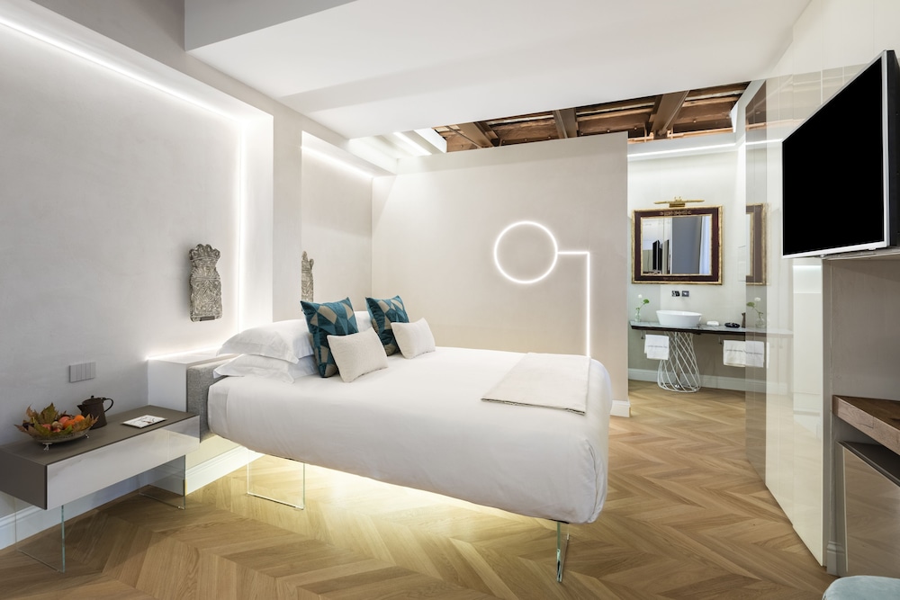 Deluxe Room, Balcony photo 1