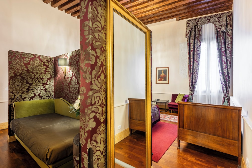 Family Studio Suite, Canal View photo 2