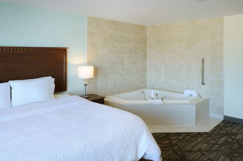 Studio, One King Bed, Non-Smoking photo 3