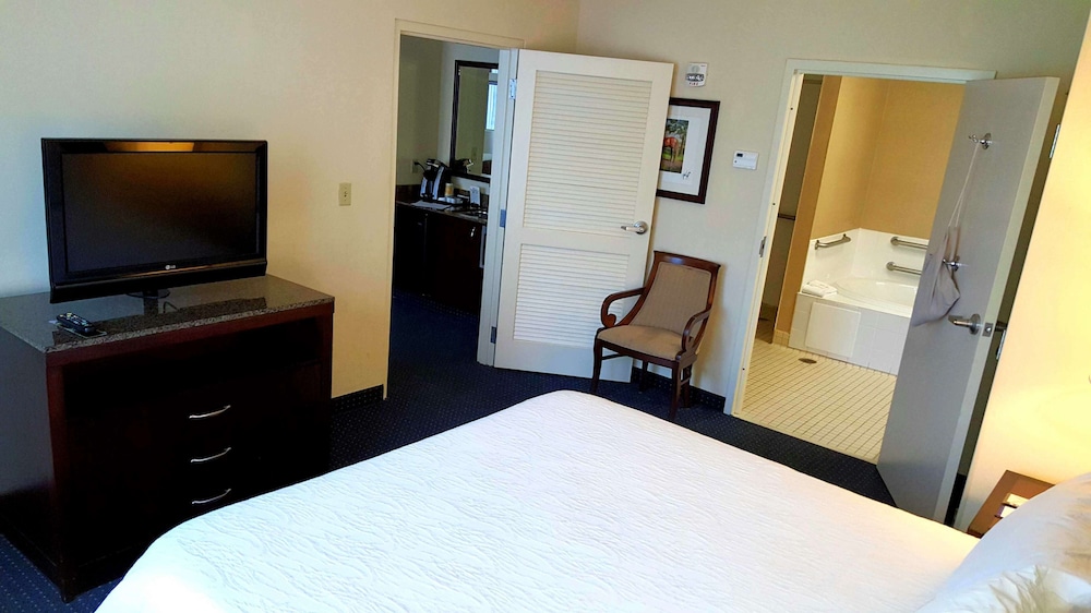 Executive Suite, 1 King Bed, Non Smoking - Photo 1