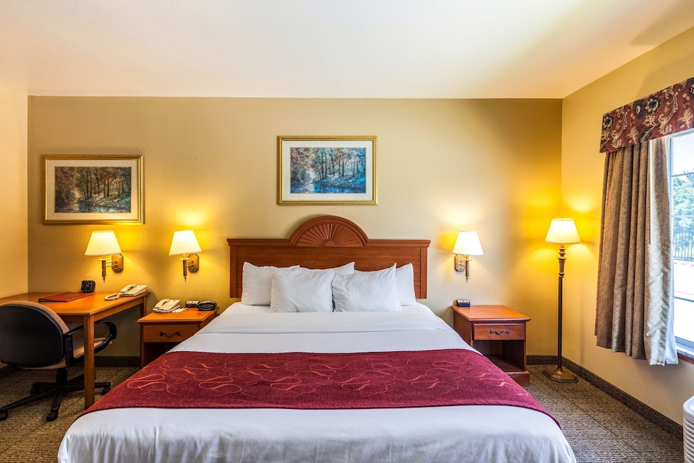 Suite, 1 King Bed, Non Smoking, Hot Tub - Photo 2