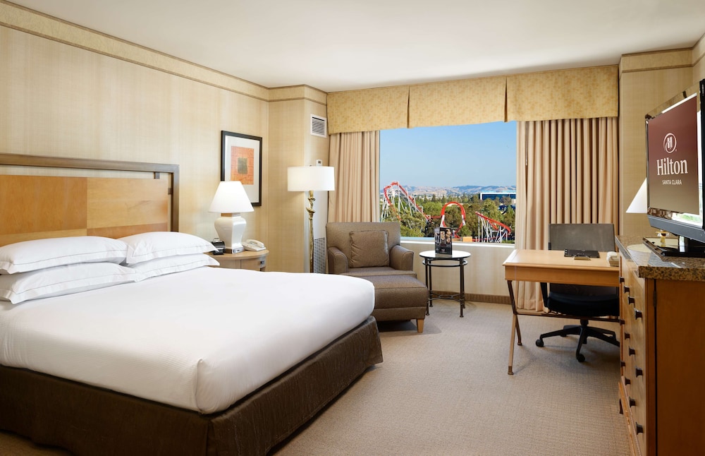 Deluxe Room, 1 King Bed, Accessible, Bathtub (Mobility Accessible) photo 1