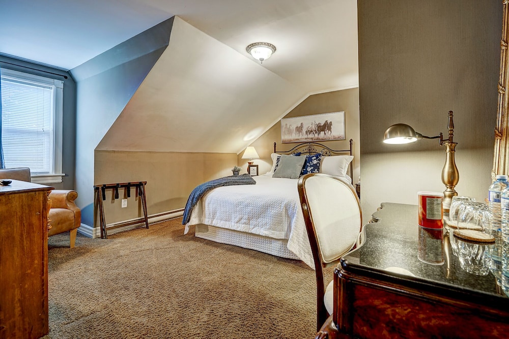 Comfort Room, 1 Queen Bed (George) photo 2