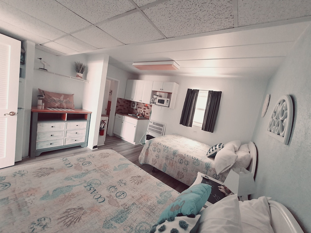 Family Room, Multiple Beds, Kitchenette photo 2