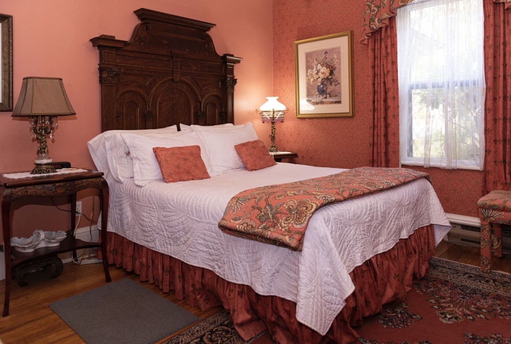 Standard Room, 1 Queen Bed, Ensuite