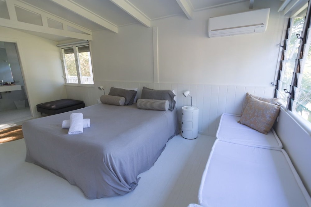 Standard Double or Twin Room thumbnail 6