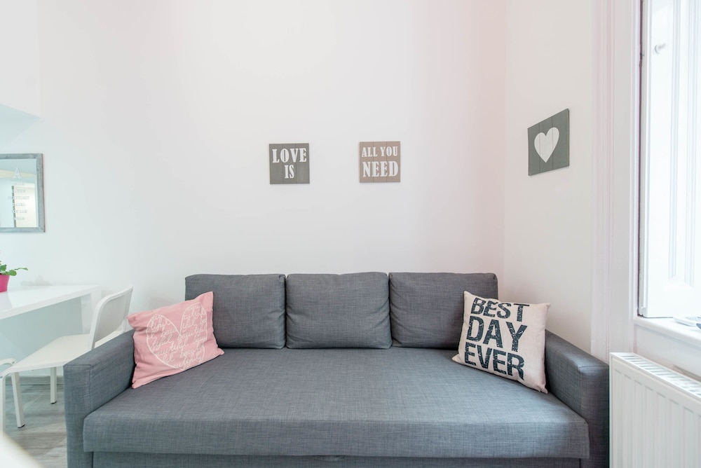 Design Apartment (PINK)