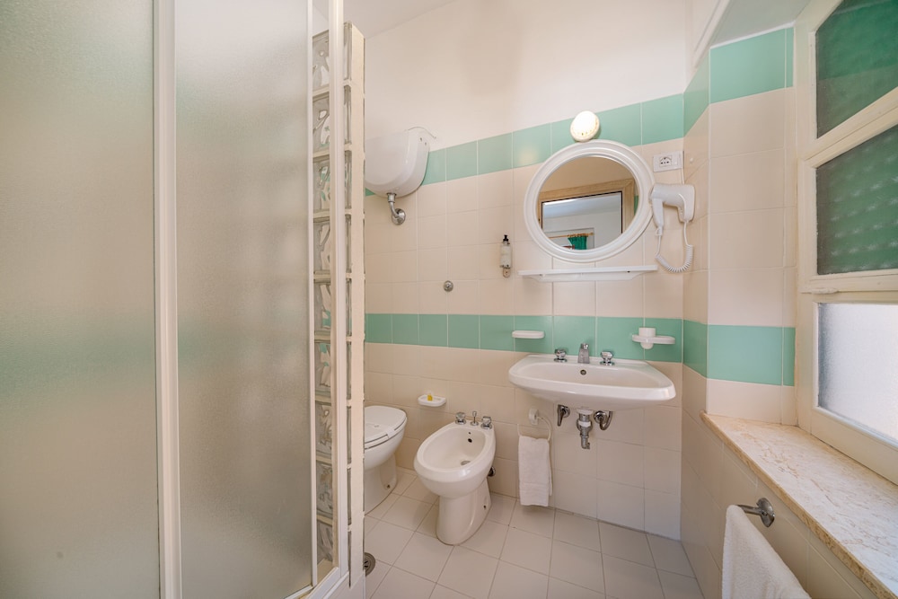 Standard Room - Photo 7