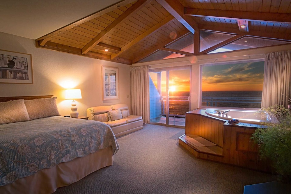 Deluxe Suite, Jetted Tub