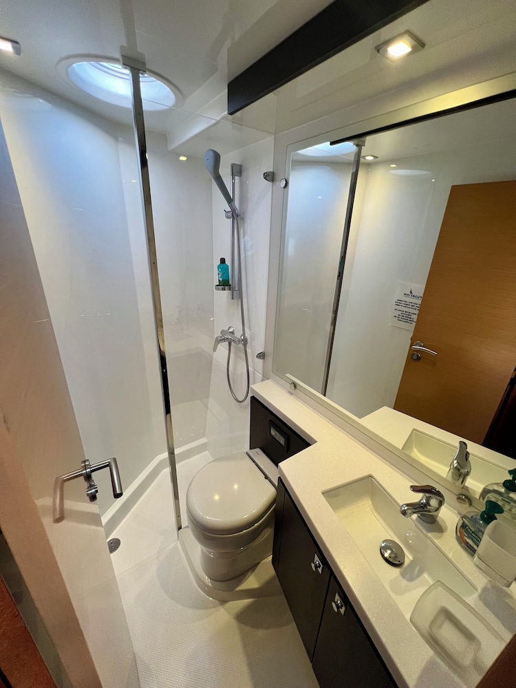 Deluxe Double Room, 1 Double Bed, Lake View (Pichette) photo 3