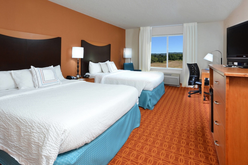 Room, 2 Queen Beds - Photo 3