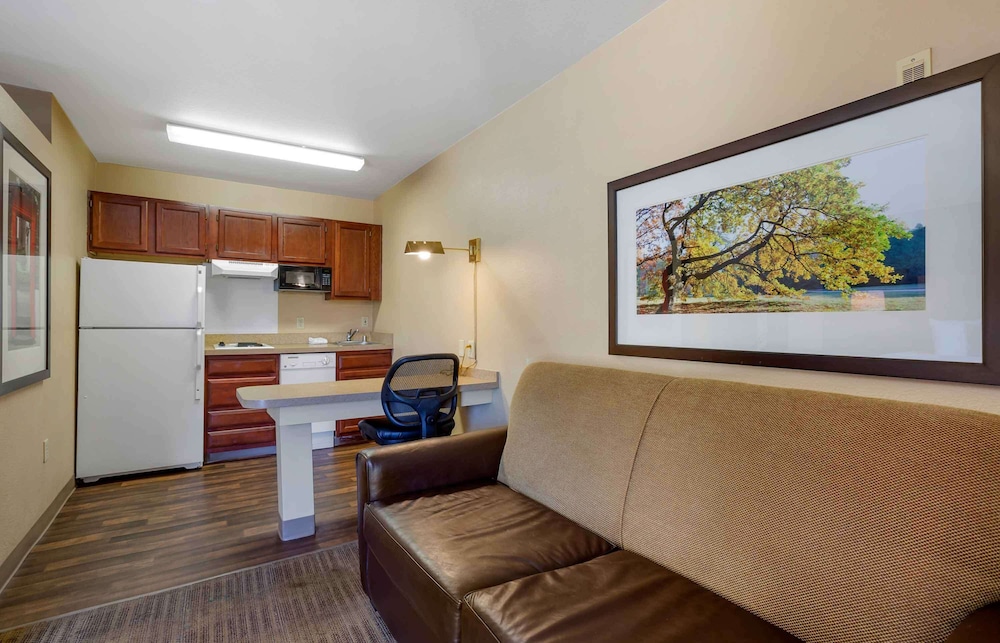 Deluxe Studio, 1 King Bed With Sofa Bed, Non Smoking photo 3