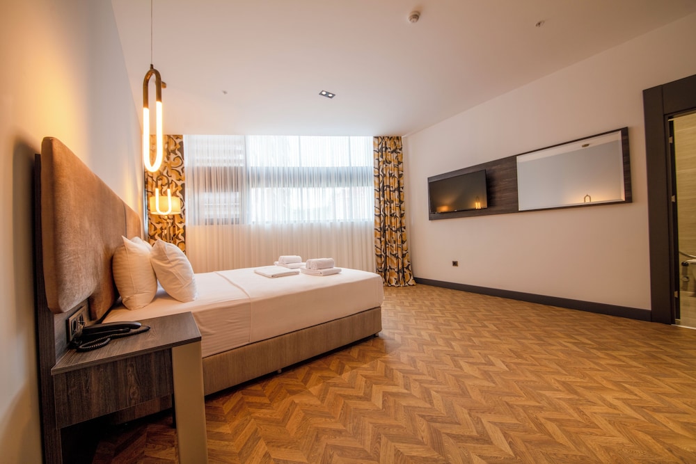 2 + 1 Suite Room