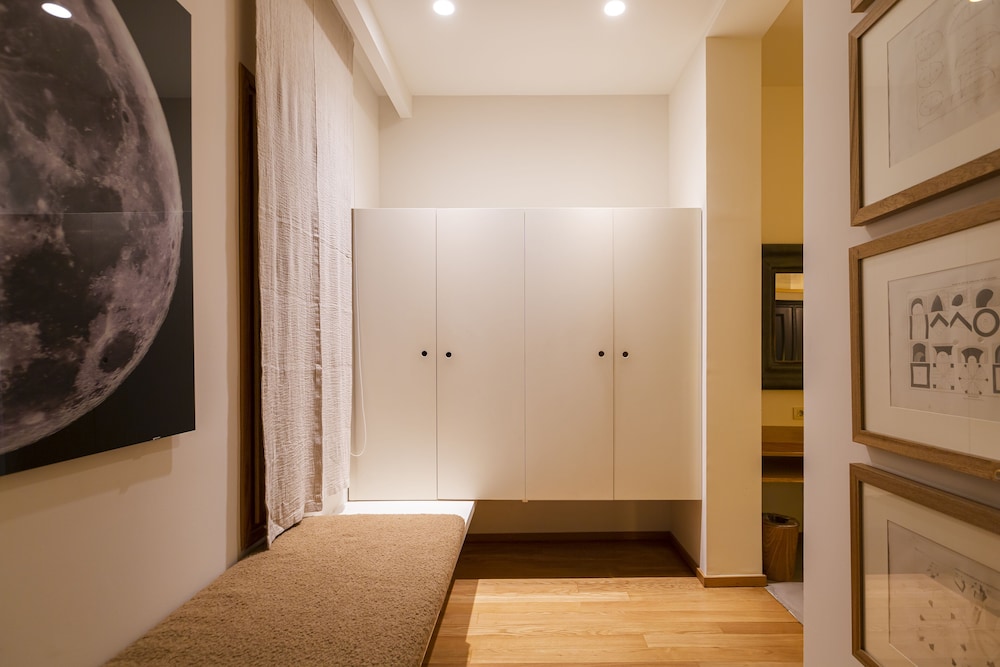 Standard Room (Interior)